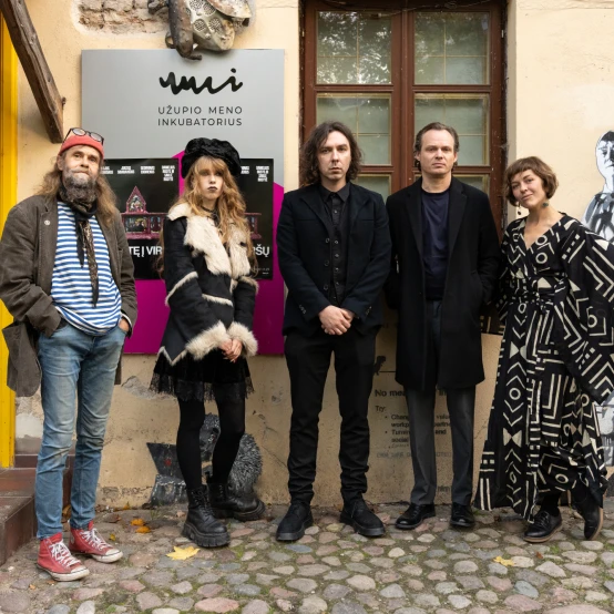 UMI Galerijoje – grupinė paroda „Nukritę į viršų“
