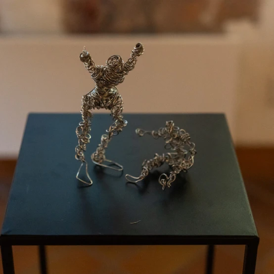 UMI Galerijoje – grupinė paroda „Nukritę į viršų“