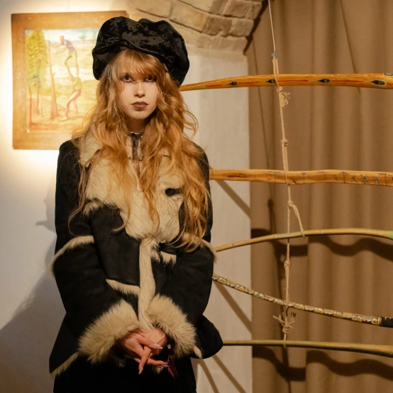UMI Galerijoje – grupinė paroda „Nukritę į viršų“